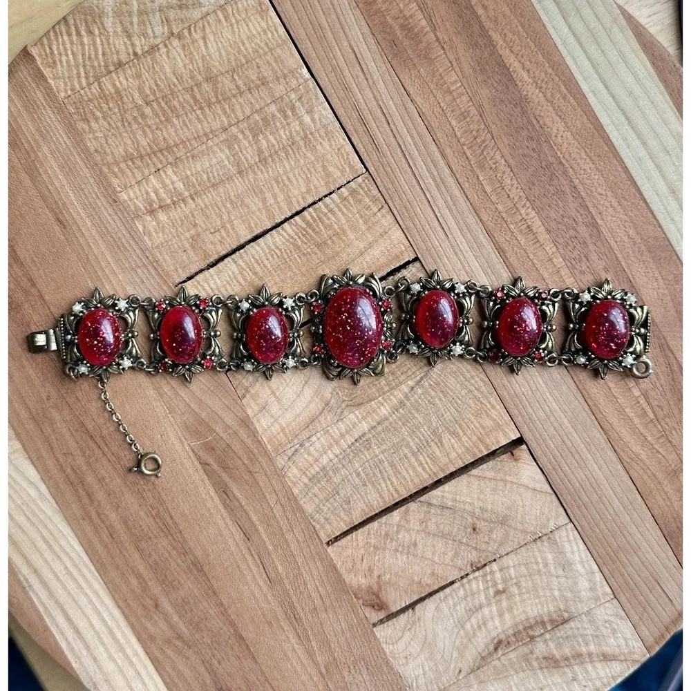 VTG 1950s-60s Victorian Revival Bracelet 6.75 Inch‎ Red Confetti Acrylic Flowers